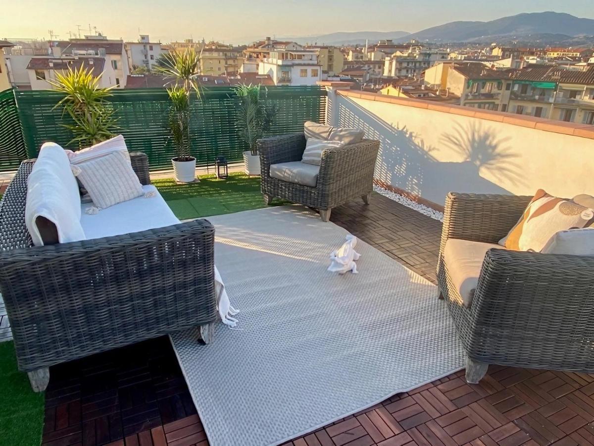 Rilassante Superattico Con Viste Sulle Coline E Jacuzzi - Perfetta Fuga Romantica