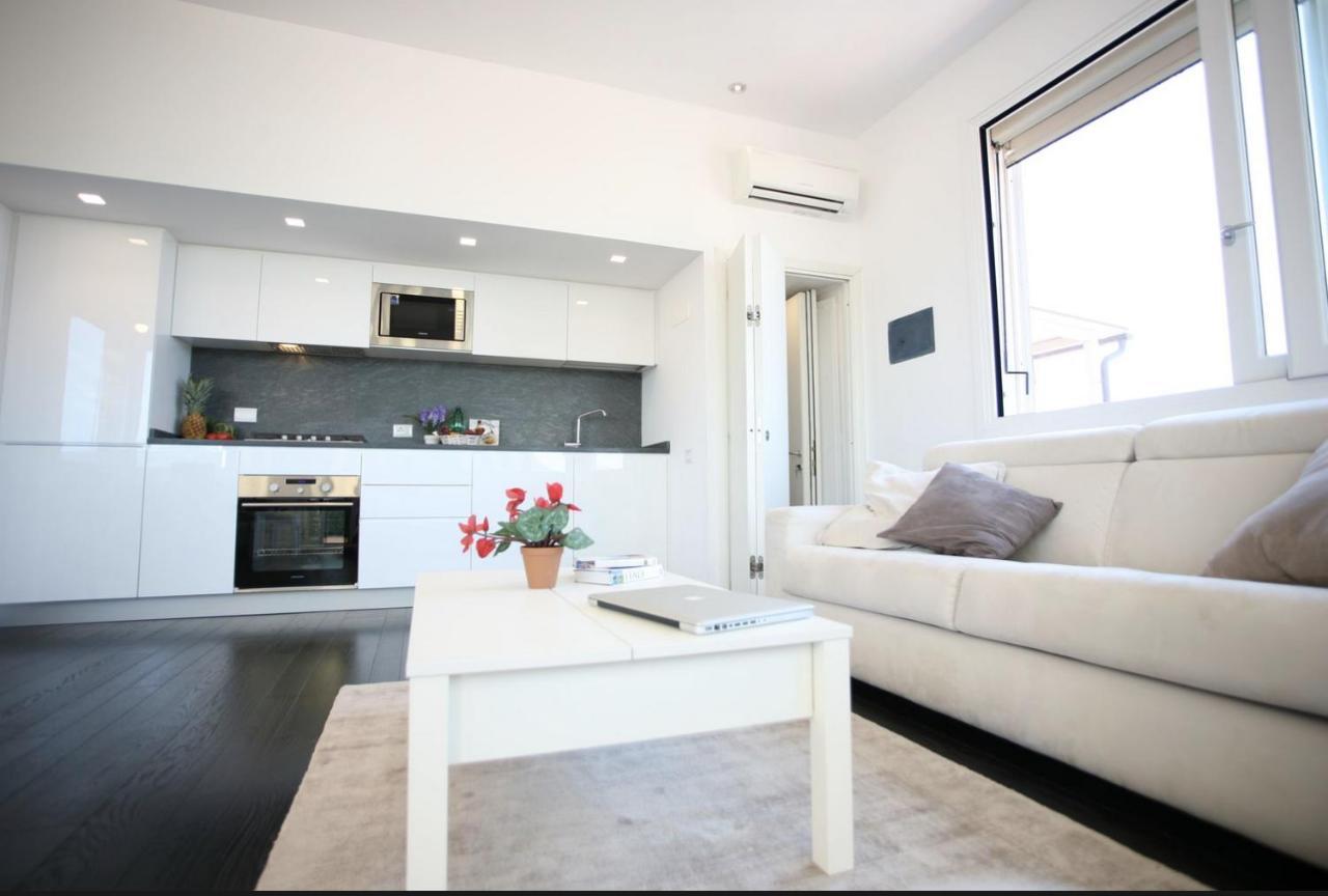 Apartamento Rilassante Superattico Con Viste Sulle Coline E Jacuzzi - Perfetta Fuga Romantica *