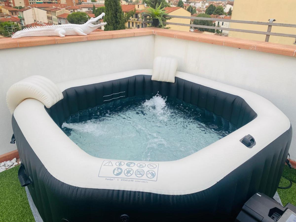 Rilassante Superattico Con Viste Sulle Coline E Jacuzzi - Perfetta Fuga Romantica Apartamento
